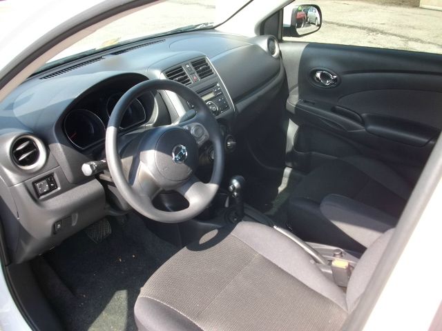 Nissan Versa 2013 photo 1