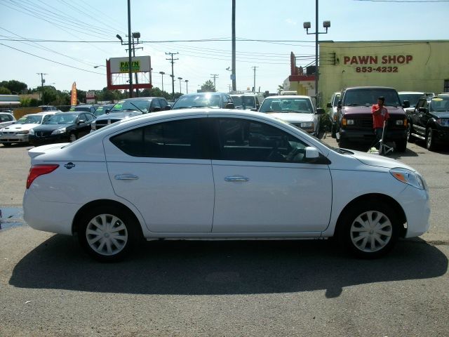 Nissan Versa 2013 photo 2