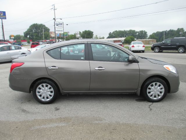 Nissan Versa 2013 photo 1