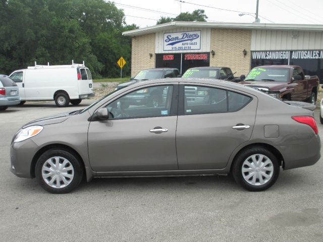 Nissan Versa 2013 photo 2