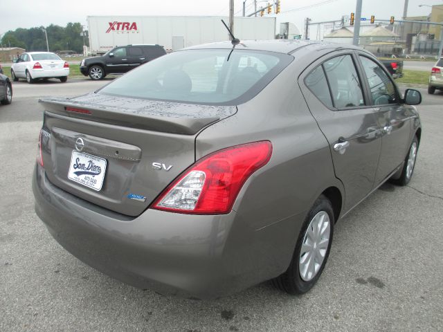 Nissan Versa 2013 photo 3