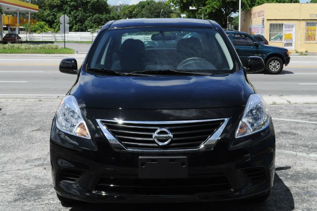 Nissan Versa 2013 photo 1