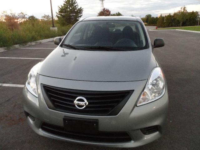 Nissan Versa 2013 photo 1