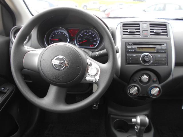 Nissan Versa 2014 photo 12