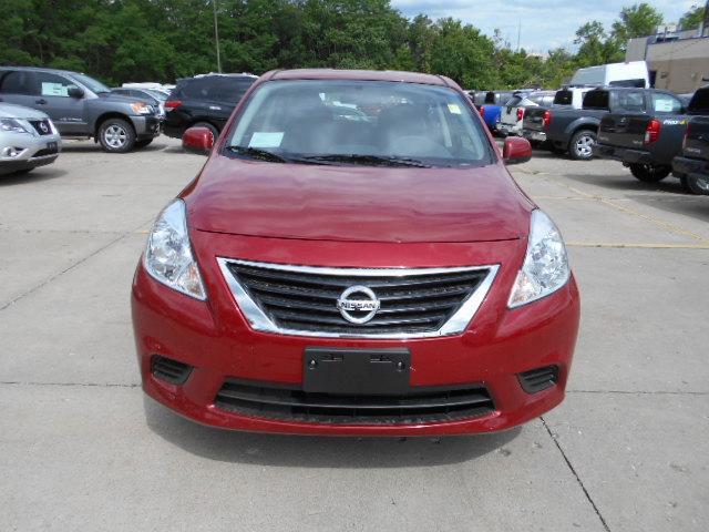 Nissan Versa 2014 photo 4