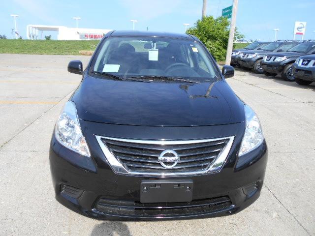 Nissan Versa 2014 photo 1