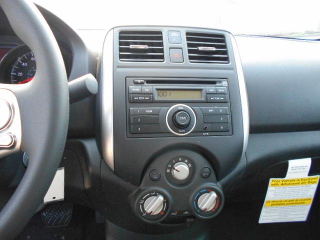 Nissan Versa 2014 photo 17