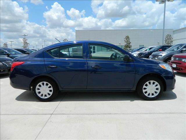 Nissan Versa 2014 photo 2