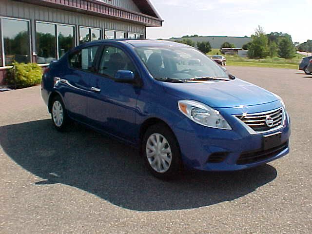 Nissan Versa 2014 photo 2