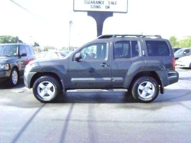 Nissan Xterra Touring-res Sport Utility