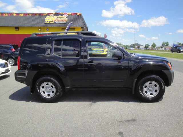 Nissan Xterra SLT Short Bed V-8 SUV