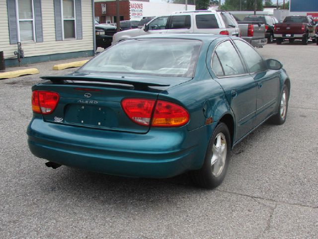 Oldsmobile Alero Standard 4X4 Hardtop Sedan