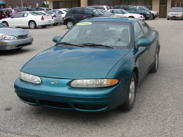 Oldsmobile Alero 1999 photo 2