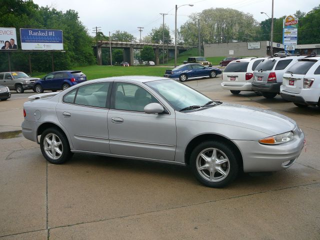 Oldsmobile Alero Standard 4X4 Hardtop Sedan