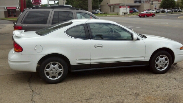 Oldsmobile Alero 2000 photo 1