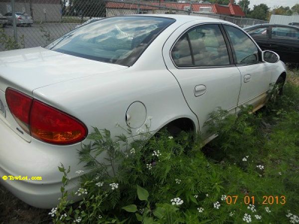 Oldsmobile Alero 2000 photo 2