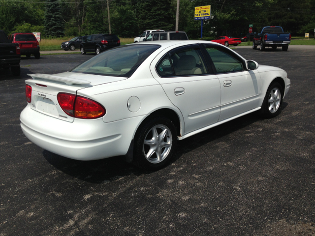 Oldsmobile Alero 2001 photo 2