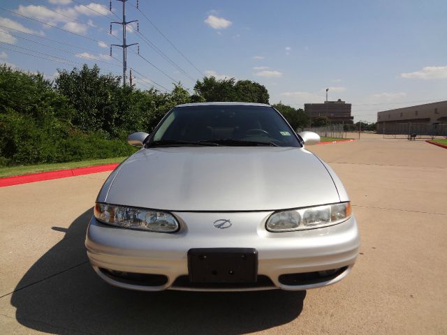 Oldsmobile Alero 2001 photo 2