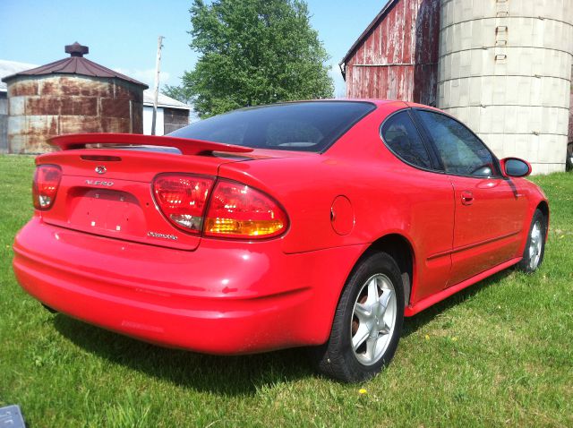 Oldsmobile Alero 2001 photo 2