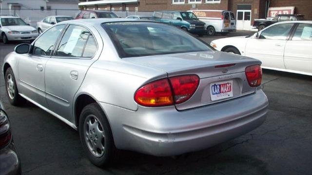 Oldsmobile Alero 2001 photo 2