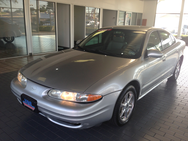 Oldsmobile Alero 2001 photo 2