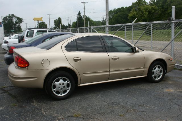 Oldsmobile Alero 2001 photo 2