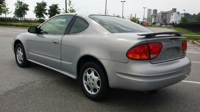 Oldsmobile Alero 2001 photo 3