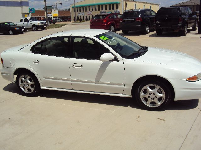 Oldsmobile Alero 2001 photo 2