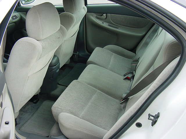 Oldsmobile Alero 2002 photo 2