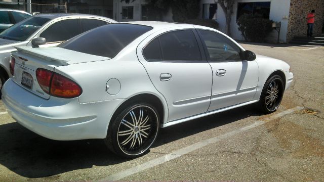 Oldsmobile Alero 2002 photo 2