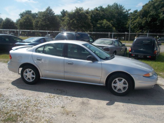 Oldsmobile Alero 2002 photo 2