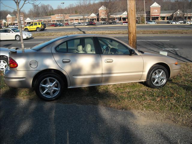 Oldsmobile Alero FWD 4dr Sport Sedan