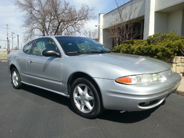 Oldsmobile Alero 2003 photo 2