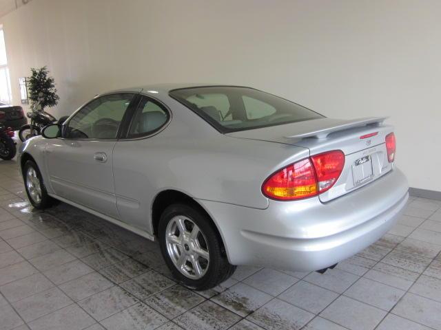 Oldsmobile Alero 2003 photo 2