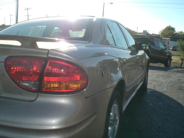 Oldsmobile Alero 2003 photo 2