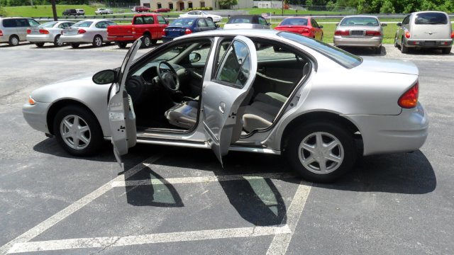 Oldsmobile Alero 2003 photo 1