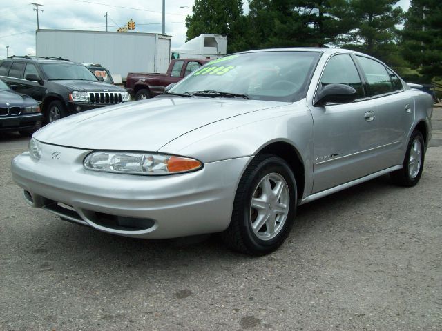 Oldsmobile Alero 2003 photo 2