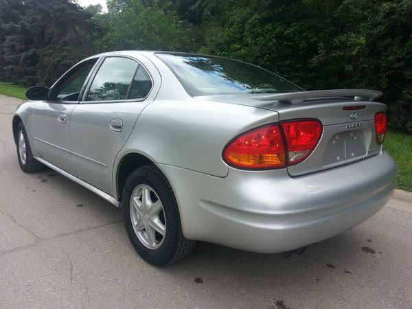 Oldsmobile Alero 2004 photo 2