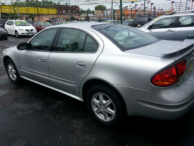 Oldsmobile Alero 2004 photo 2