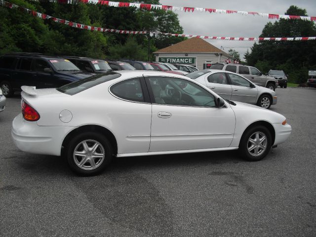 Oldsmobile Alero 2004 photo 2