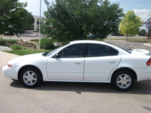 Oldsmobile Alero 2004 photo 2