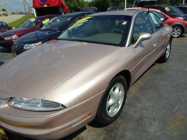 Oldsmobile Aurora Base Sedan