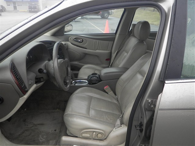 Oldsmobile Aurora 2001 photo 2