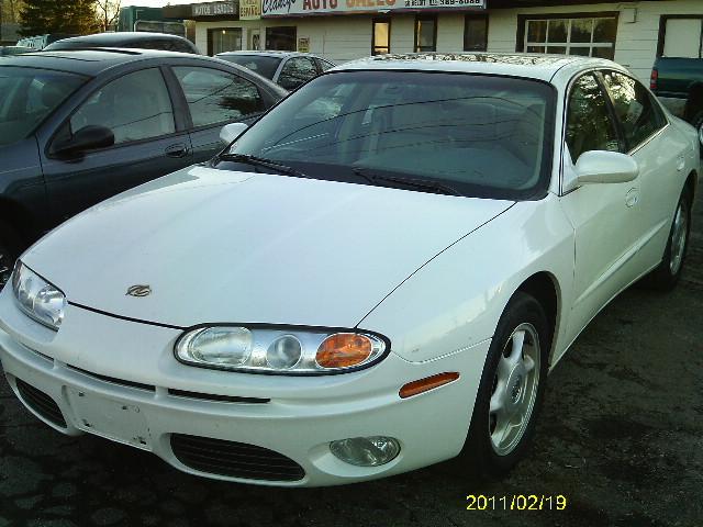 Oldsmobile Aurora Base Sedan