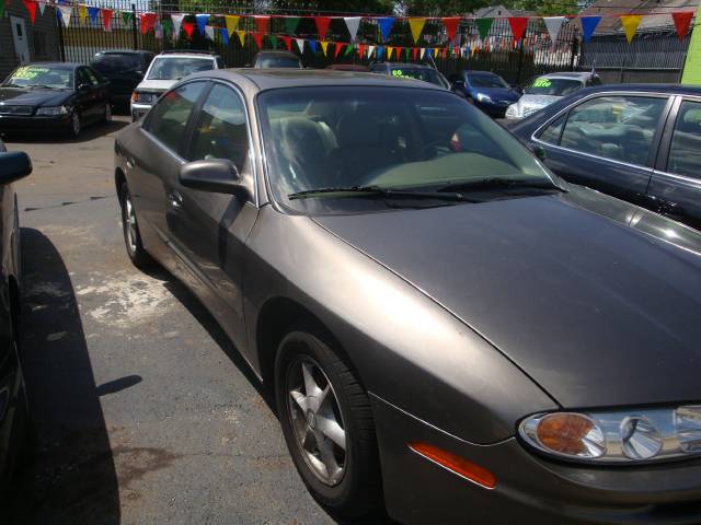 Oldsmobile Aurora Base Sedan