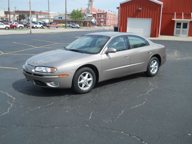 Oldsmobile Aurora 111 WB AWD Sedan