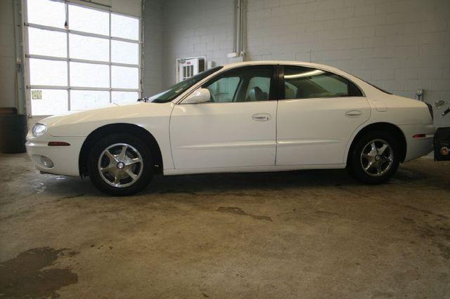 Oldsmobile Aurora 2001 photo 2