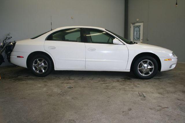 Oldsmobile Aurora 2001 photo 3