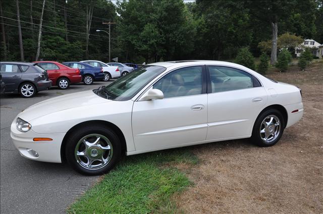 Oldsmobile Aurora Base Sedan