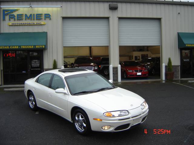 Oldsmobile Aurora 111 WB RWD Sedan